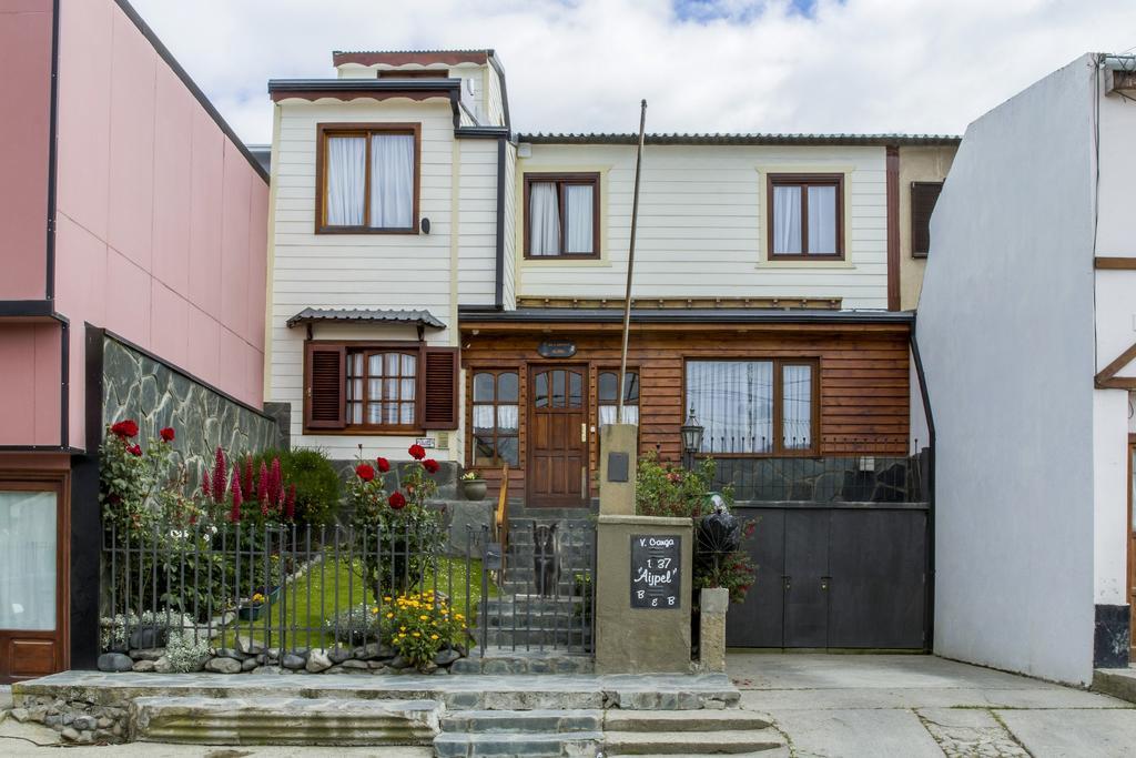 Bed And Breakfast Aijpel Ushuaia Exterior photo